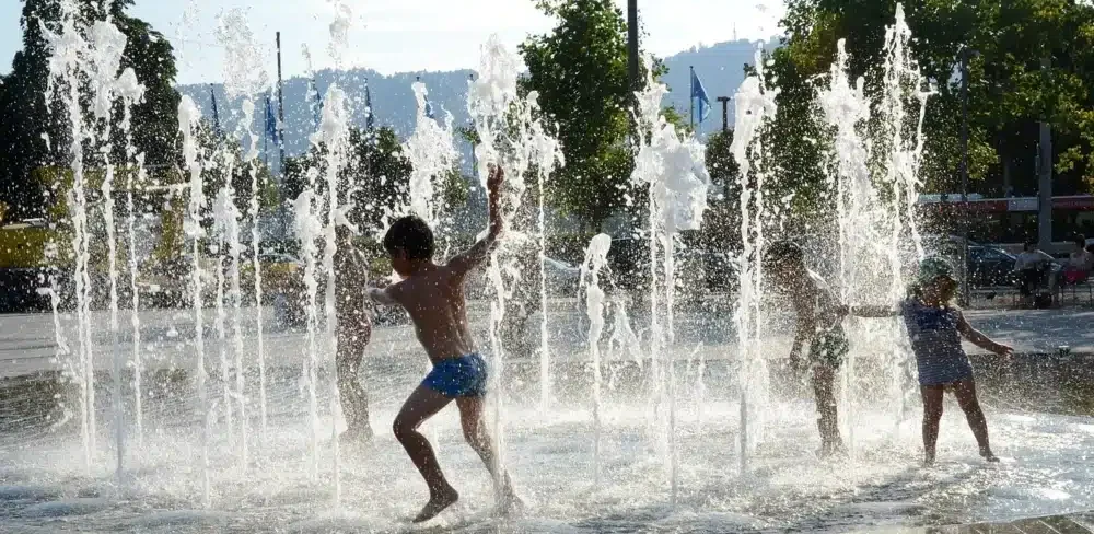 Mobiliario urbano las fuentes en parques
