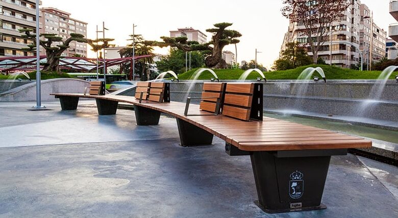 Mobiliario urbano las fuentes en plazas y parques