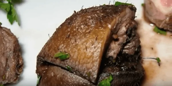 Conoce a Mao Sugiyama, el artista que se gana la vida con sus propios genitales 4 comida genital