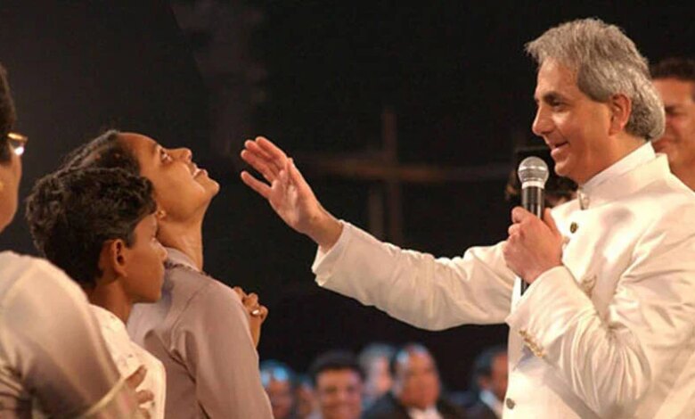 La vida de fe y riqueza del televangelista Benny Hinn 1 La vida de fe y riqueza del televangelista Benny Hinn