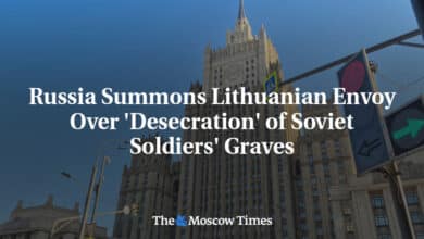 Rusia convoca al enviado lituano por "profanación" de tumbas de soldados soviéticos 1 Rusia convoca al enviado lituano por profanacion de tumbas de