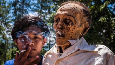 Toraja: pueblo indonesio famoso por sus espantosos rituales de muerte 1 Toraja: pueblo indonesio famoso por sus espantosos rituales de muerte