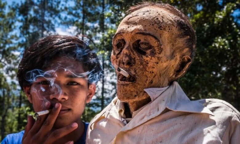 Toraja: pueblo indonesio famoso por sus espantosos rituales de muerte 1 Toraja: pueblo indonesio famoso por sus espantosos rituales de muerte