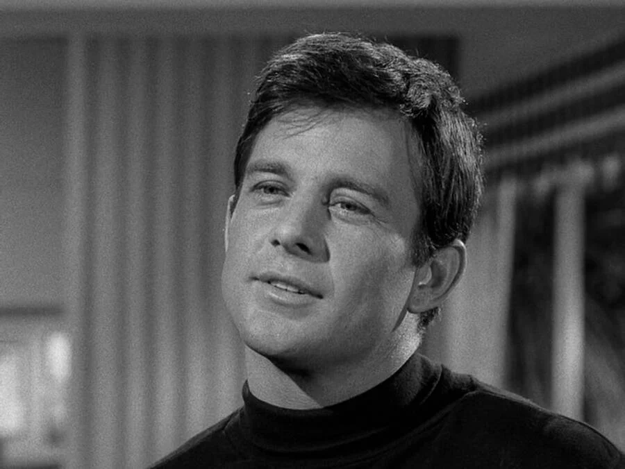James Stacy negro de cerca