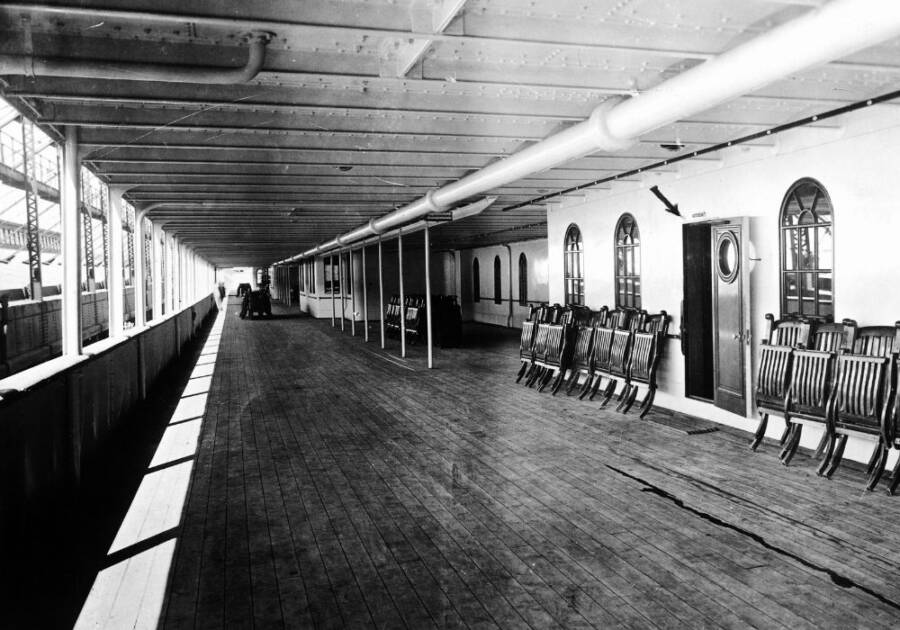 Cubierta de la galería del capitán de las hermanas Titanic
