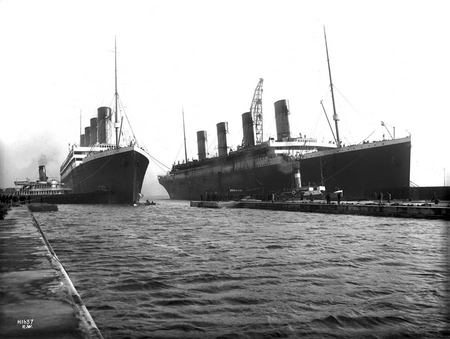 barco hermano de la línea estrella blanca