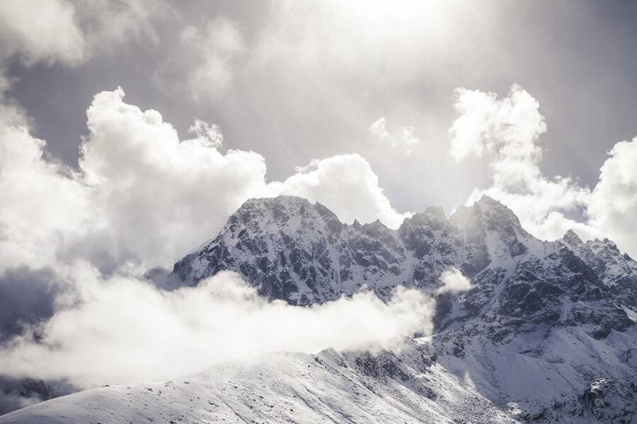 9 muertes en el Monte Everest y las trágicas historias detrás de ellas 3 Nubes sobre el monte Everest