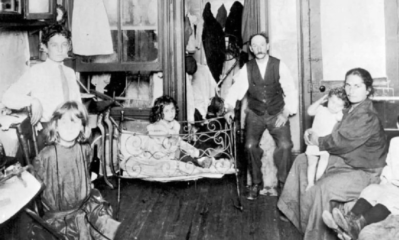 La historia de las viviendas de Nueva York que alguna vez albergaron a inmigrantes pobres