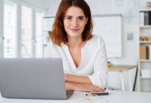 Cómo integrar un programa de nóminas con la facturación electrónica para autónomos 2 programa de nóminas con la facturación electrónica mujer